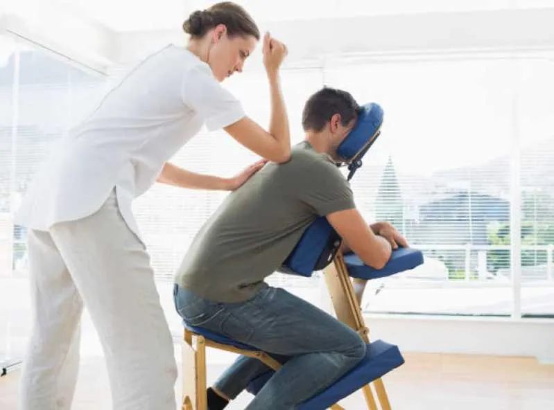 massagem em festa corporativa
